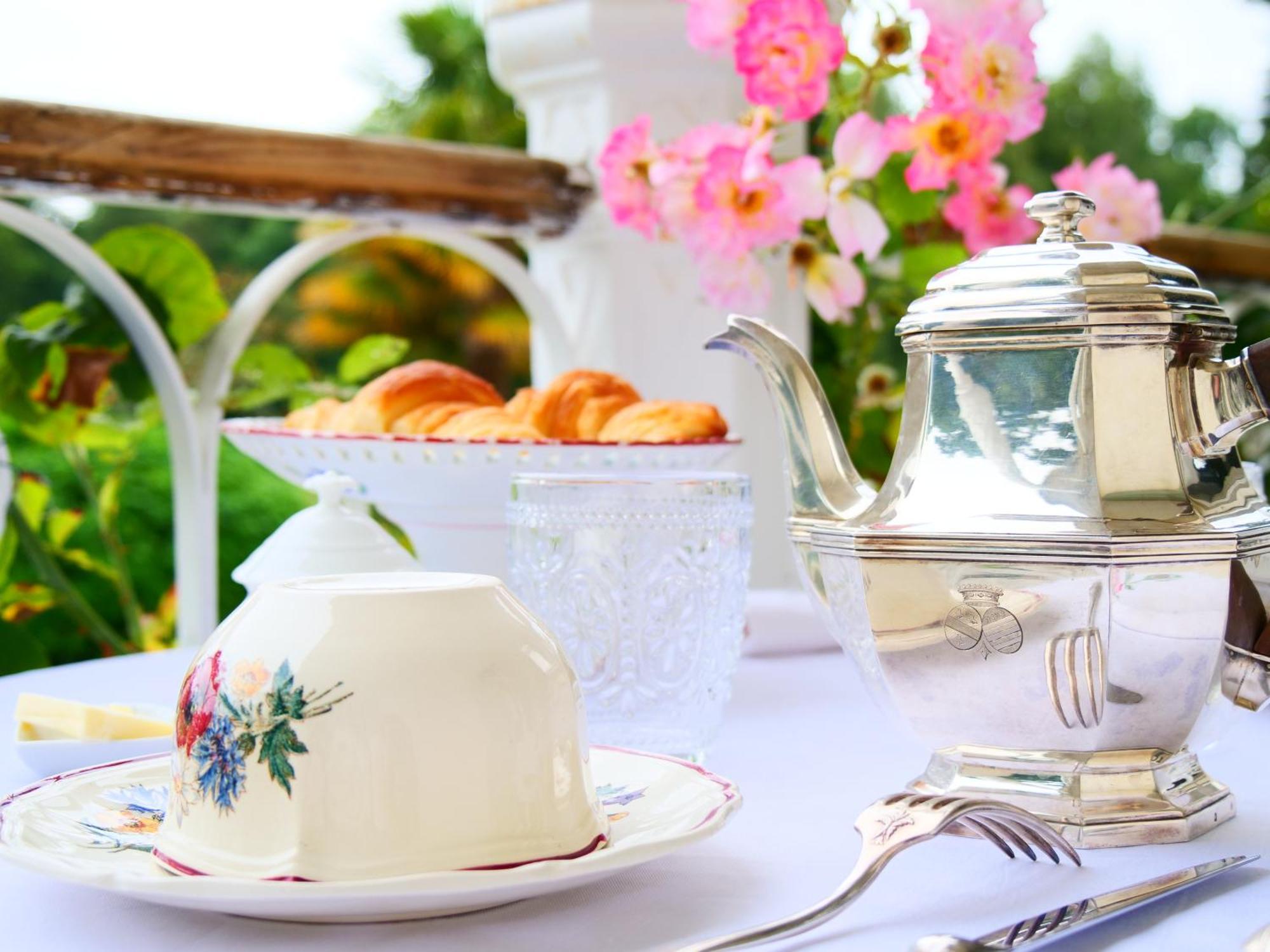 Domaine Du Cloitre Bed & Breakfast เปลเนิฟ-วัล-อ็องเดร ภายนอก รูปภาพ