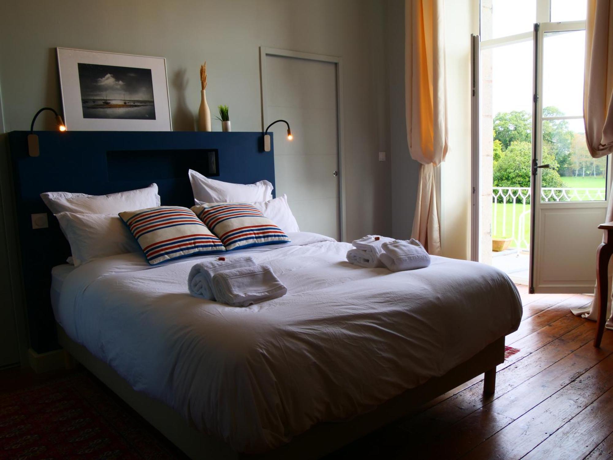 Domaine Du Cloitre Bed & Breakfast เปลเนิฟ-วัล-อ็องเดร ห้อง รูปภาพ