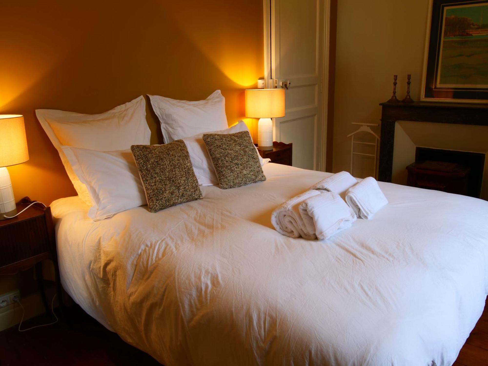 Domaine Du Cloitre Bed & Breakfast เปลเนิฟ-วัล-อ็องเดร ภายนอก รูปภาพ
