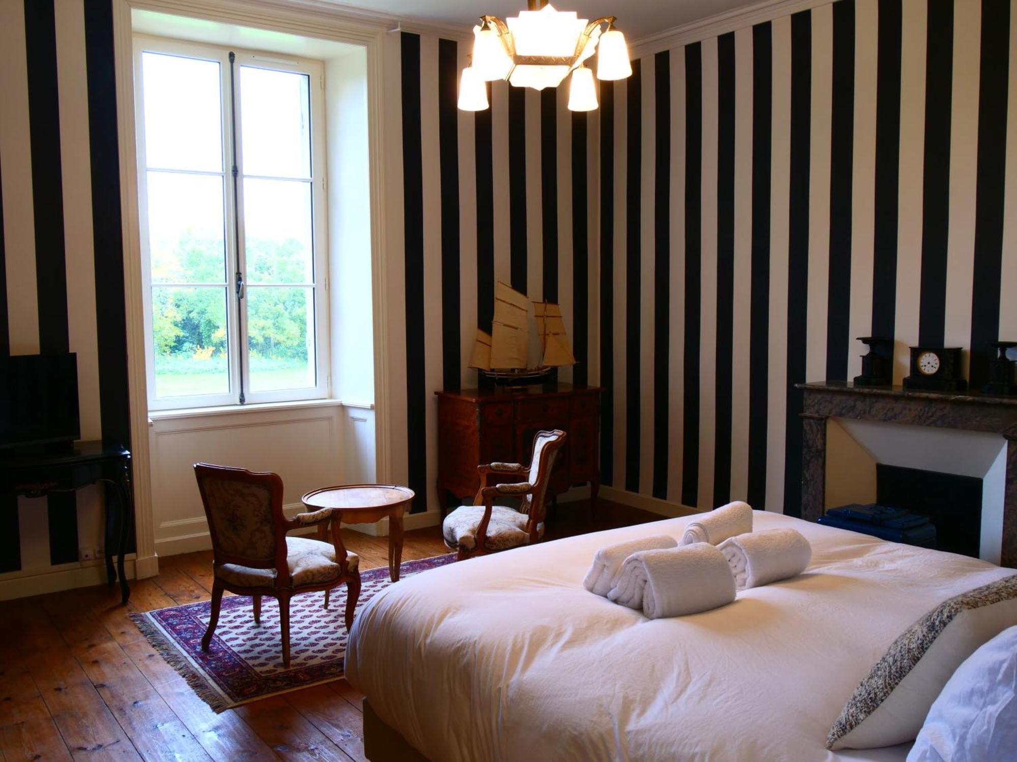 Domaine Du Cloitre Bed & Breakfast เปลเนิฟ-วัล-อ็องเดร ภายนอก รูปภาพ