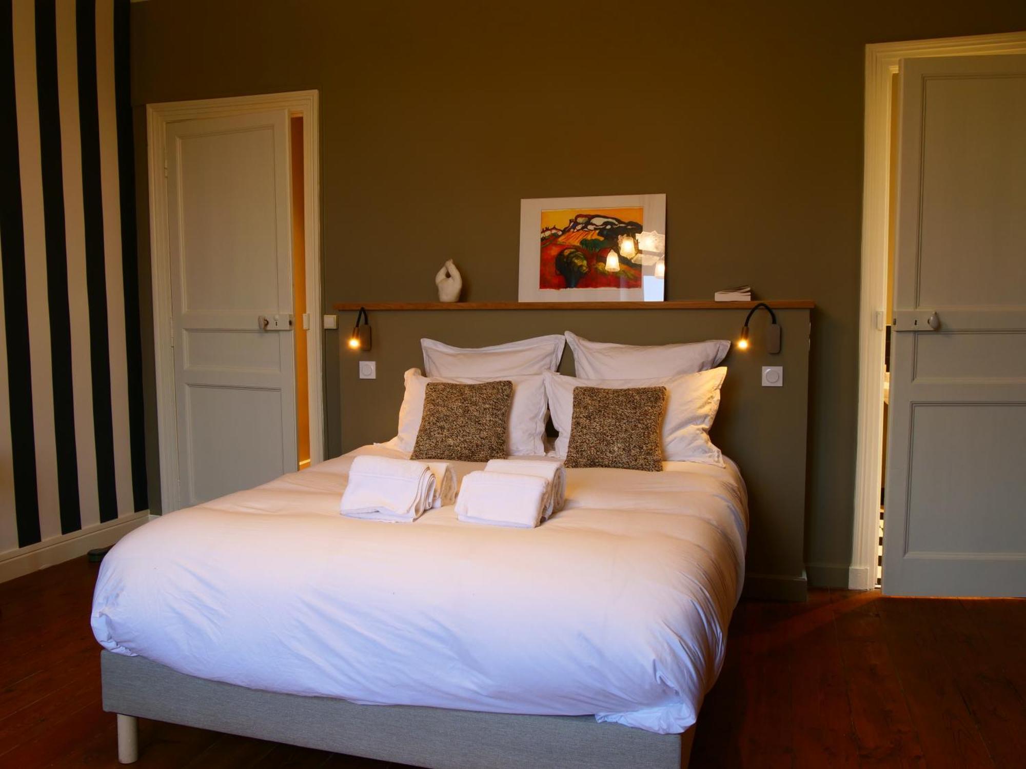 Domaine Du Cloitre Bed & Breakfast เปลเนิฟ-วัล-อ็องเดร ภายนอก รูปภาพ