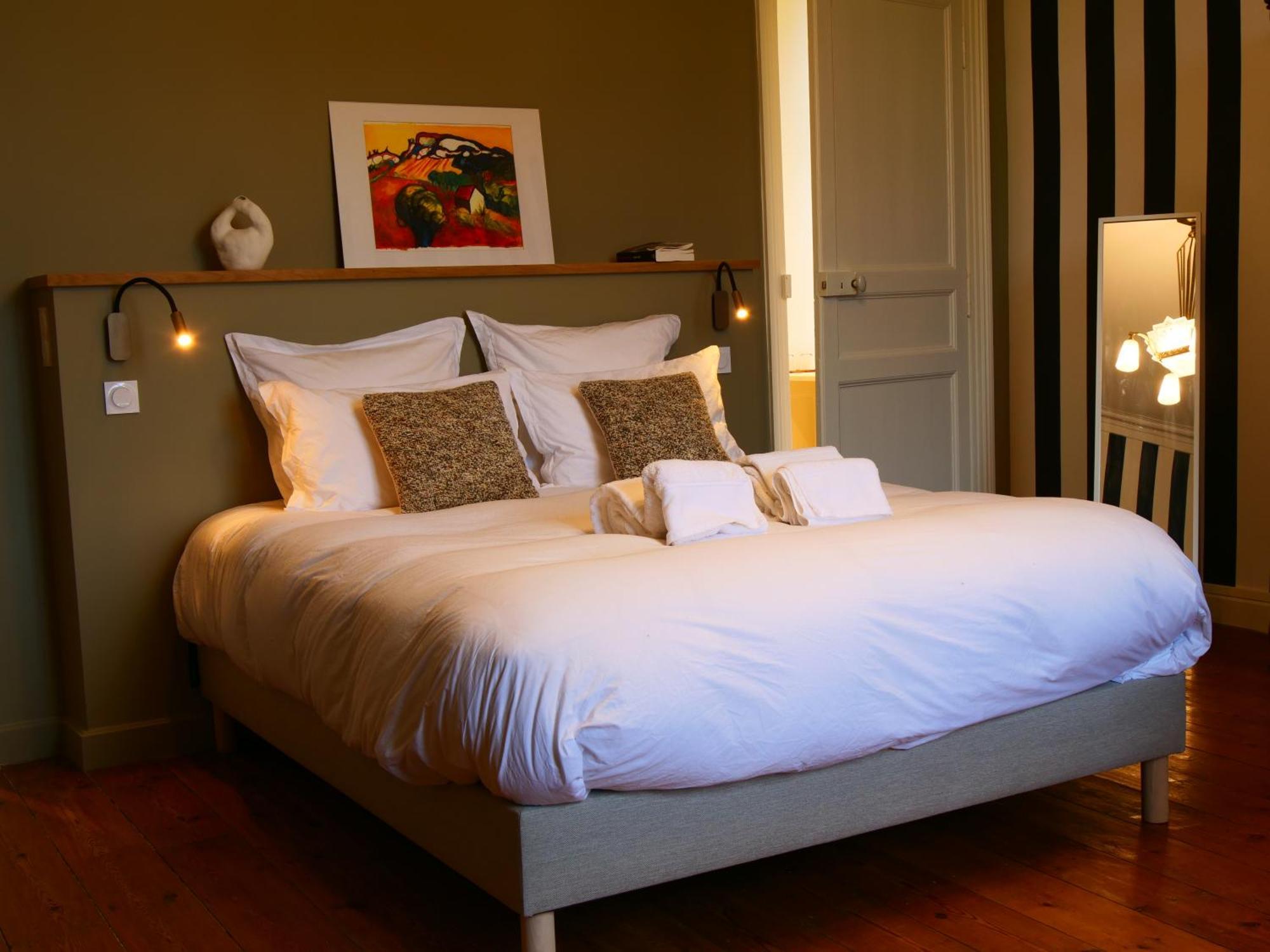 Domaine Du Cloitre Bed & Breakfast เปลเนิฟ-วัล-อ็องเดร ภายนอก รูปภาพ